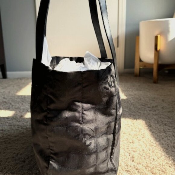 Chanel New Travel Line Tote MM Bag Nylon Jacquard Leather Black - Picture 2 of 16